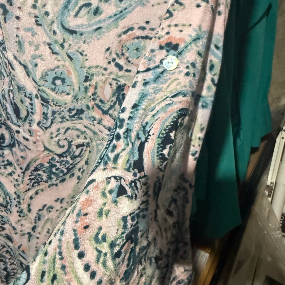 Coley Sky Paisley V-Neck Roll-Tab Blouse in Light Pink - Picture 6 of 6